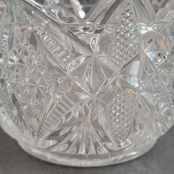 Vintage Clear Cut Glass Bowl With Scalloped Edge & Starburst Pattern - Picture 3 of 8